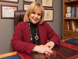 Ψεύτικη ιδιότητα ψυχολόγου στα Γλυκά Νερά